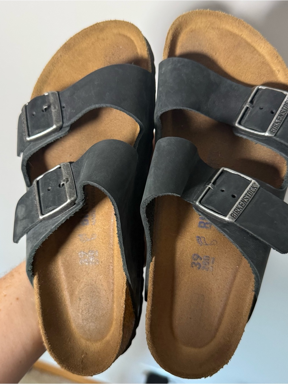 Black leather birkenstocks Size 39 soft footbed - Picture 2 of 7
